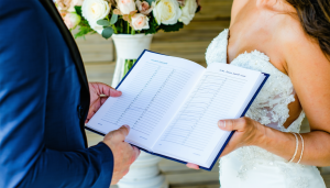 dĂ©couvrez les erreurs les plus courantes Ă Ă©viter lors de lâorganisation de votre mariage pour vivre une journĂ©e sans stress et rĂ©ussir chaque Ă©tape de votre Ă©vĂ©nement.